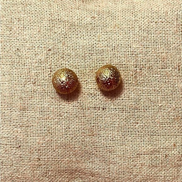 🤯5/$20🤯 Dainty Gold Tone Ball Stud Earrings - Picture 1 of 3
